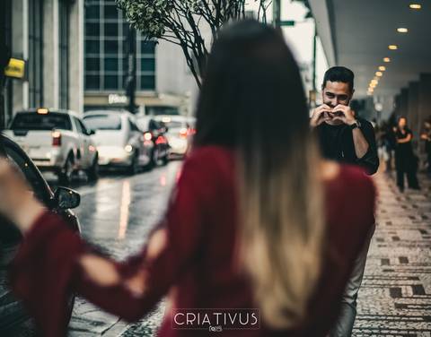 Inspiração e ideias criativas  ensaio fotográfico pré casamento de casal na Av. Paulista'