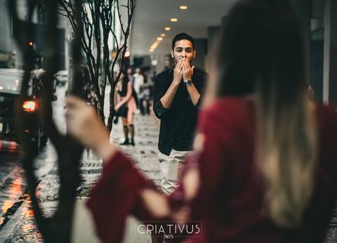 Inspiração e ideias criativas  ensaio fotográfico pré casamento de casal na Av. Paulista'