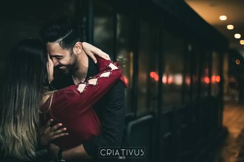 Inspiração e ideias criativas  ensaio fotográfico pré casamento de casal na Av. Paulista'