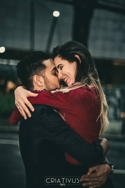 Inspiração e ideias criativas  ensaio fotográfico pré casamento de casal na Av. Paulista'