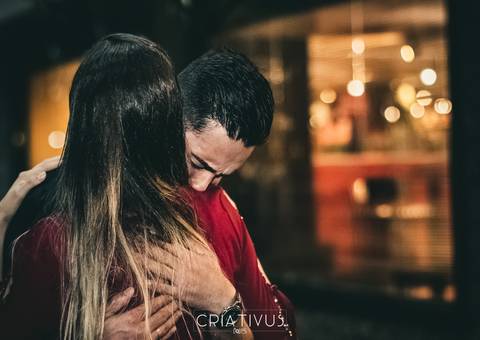 Inspiração e ideias criativas  ensaio fotográfico pré casamento de casal na Av. Paulista'