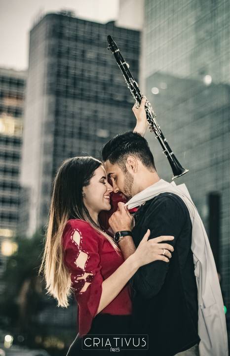 Inspiração e ideias criativas  ensaio fotográfico pré casamento de casal na Av. Paulista'