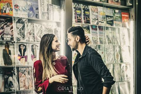 Inspiração e ideias criativas  ensaio fotográfico pré casamento de casal na Av. Paulista'