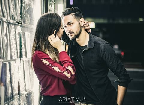 Inspiração e ideias criativas  ensaio fotográfico pré casamento de casal na Av. Paulista'