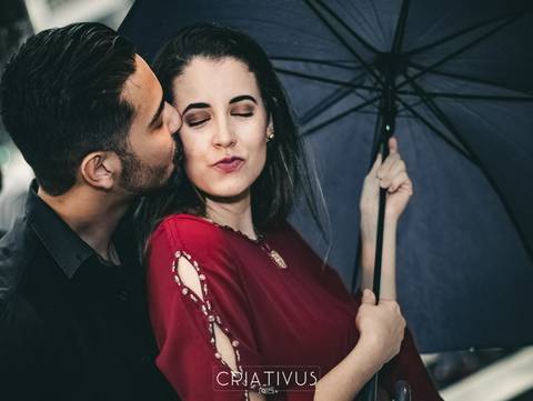 Inspiração e ideias criativas  ensaio fotográfico pré casamento de casal na Av. Paulista'