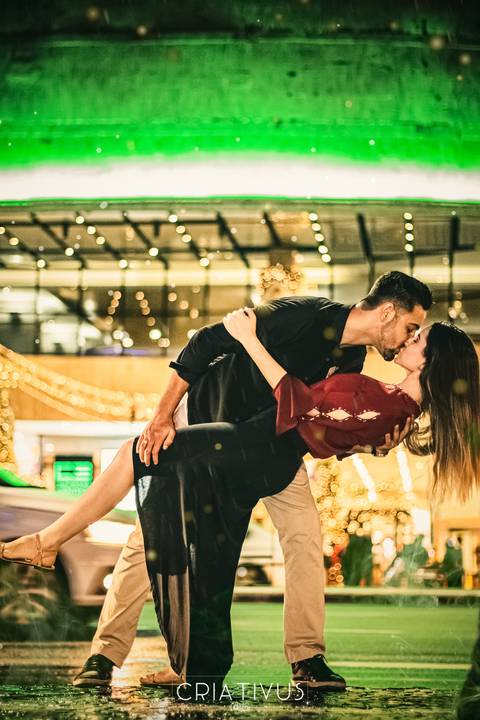 Inspiração e ideias criativas  ensaio fotográfico pré casamento de casal no Edifício conjunto Nacional '