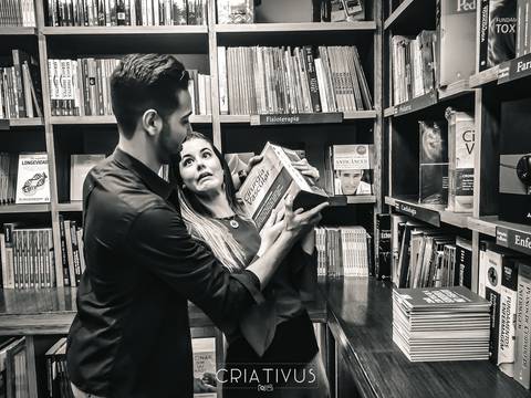 Inspiração e ideias criativas  ensaio fotográfico pré casamento de casal no Edifício conjunto Nacional '