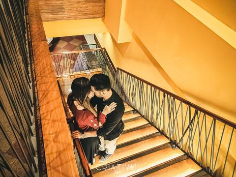 Inspiração e ideias criativas  ensaio fotográfico pré casamento de casal no Edifício conjunto Nacional '