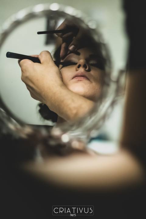 Inspiração e ideias criativas de fotos fotográfico de Making Of da noiva  no Paraíso Salão e Buffet '