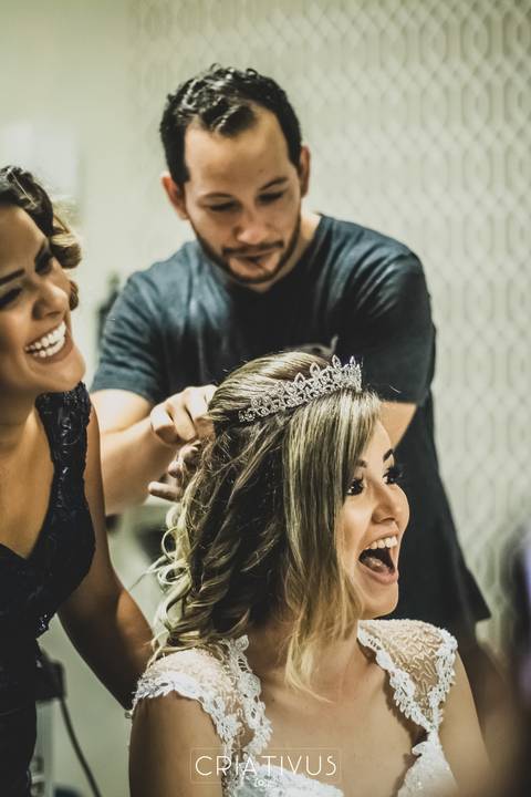 Inspiração e ideias criativas de fotos fotográfico de Making Of da noiva  no Paraíso Salão e Buffet '