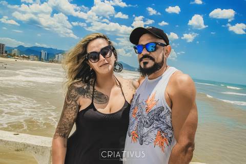 Inspiração e ideias criativas  ensaio fotográfico pré casamento de casal Píer de Mongaguá'