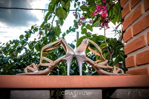 Inspiração e ideias criativas de fotos fotográfico de Making Of da noiva em São Roque - Sitio Recanto Garrotxa'