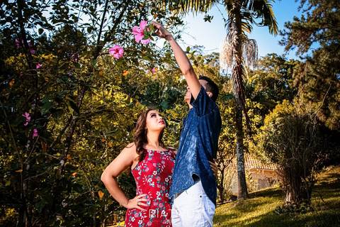 Inspiração e ideias criativas  ensaio fotográfico pré casamento de casal na Chácara Além do Horizonte'