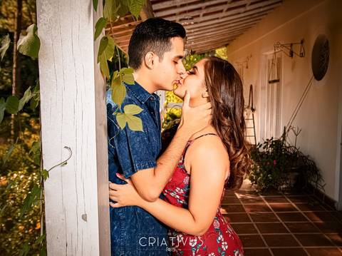Inspiração e ideias criativas  ensaio fotográfico pré casamento de casal na Chácara Além do Horizonte'