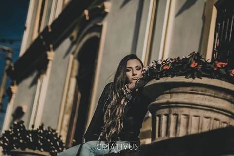 Inspiração e ideias criativas de ensaio girl power ensaio girl boss Ensaio Fotográfico feminino na Aldeia da Serra'