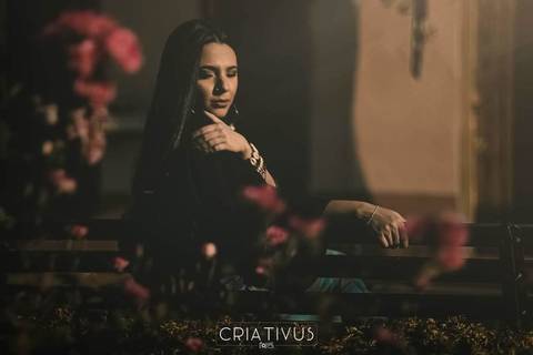 Inspiração e ideias criativas de ensaio girl power ensaio girl boss Ensaio Fotográfico feminino na Aldeia da Serra'