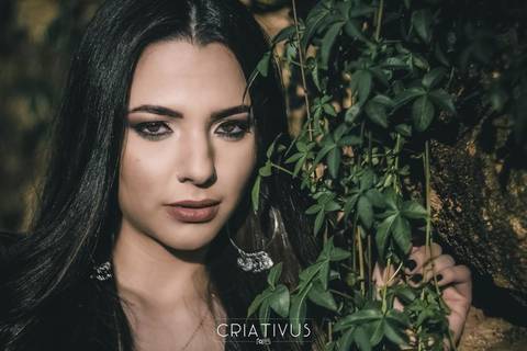 Inspiração e ideias criativas de ensaio girl power ensaio girl boss Ensaio Fotográfico feminino na Aldeia da Serra'