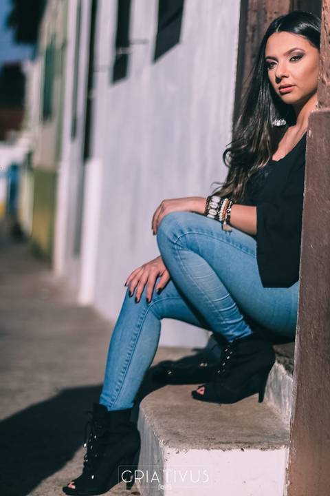 Inspiração e ideias criativas de ensaio girl power ensaio girl boss Ensaio Fotográfico feminino na Aldeia da Serra'