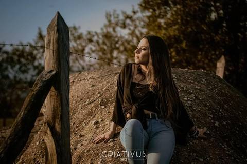 Inspiração e ideias criativas de ensaio girl power ensaio girl boss Ensaio Fotográfico feminino na Aldeia da Serra'