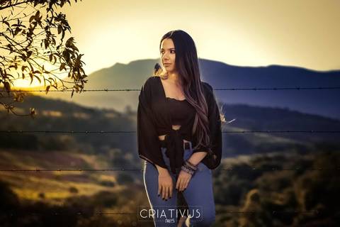 Inspiração e ideias criativas de ensaio girl power ensaio girl boss Ensaio Fotográfico feminino na Aldeia da Serra'