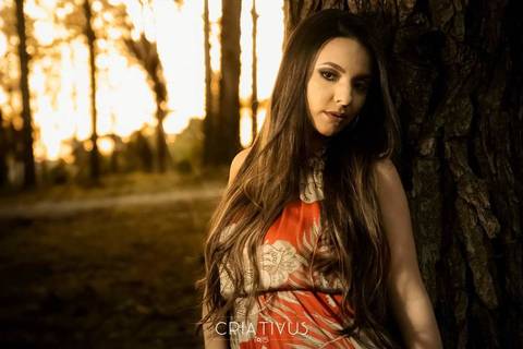 Inspiração e ideias criativas de ensaio girl power ensaio girl boss Ensaio Fotográfico feminino na Aldeia da Serra'