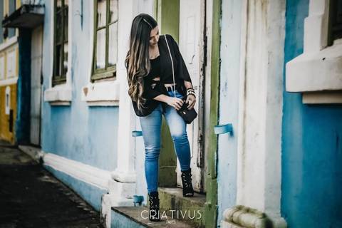 Inspiração e ideias criativas de ensaio girl power ensaio girl boss Ensaio Fotográfico feminino na Aldeia da Serra'