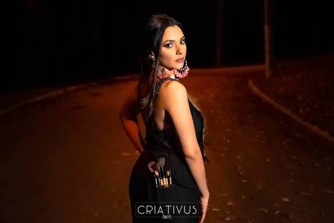 Inspiração e ideias criativas de ensaio girl power ensaio girl boss Ensaio Fotográfico feminino na Aldeia da Serra'