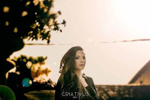 Inspiração e ideias criativas de ensaio girl power ensaio girl boss Ensaio Fotográfico feminino na Aldeia da Serra'