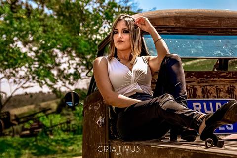 Inspiração e ideias criativas de ensaio girl power ensaio girl boss Ensaio Fotográfico feminino na Vinícola Canguera'