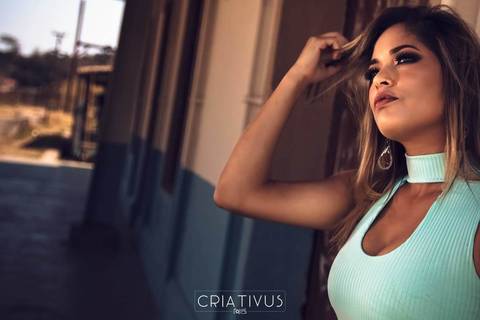 Inspiração e ideias criativas de ensaio girl power ensaio girl boss Ensaio Fotográfico feminino na Vinícola Canguera'