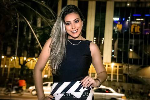 Inspiração e ideias criativas de ensaio girl power ensaio girl boss Ensaio Fotográfico feminino na Av. Paulista'