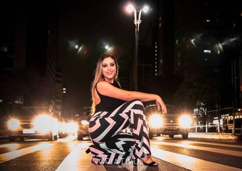 Inspiração e ideias criativas de ensaio girl power ensaio girl boss Ensaio Fotográfico feminino na Av. Paulista'