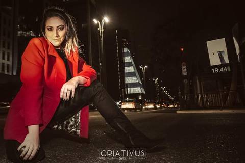Inspiração e ideias criativas de ensaio girl power ensaio girl boss Ensaio Fotográfico feminino na Av. Paulista'