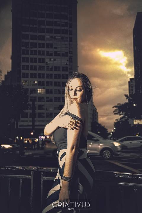 Inspiração e ideias criativas de ensaio girl power ensaio girl boss Ensaio Fotográfico feminino na Av. Paulista'