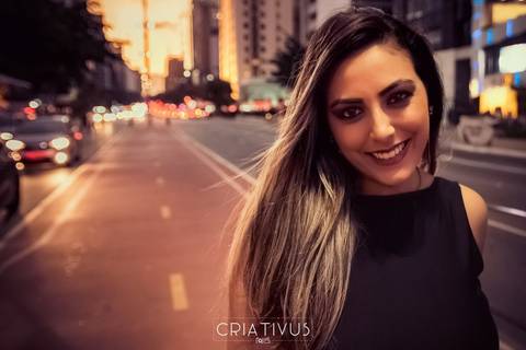 Inspiração e ideias criativas de ensaio girl power ensaio girl boss Ensaio Fotográfico feminino na Av. Paulista'