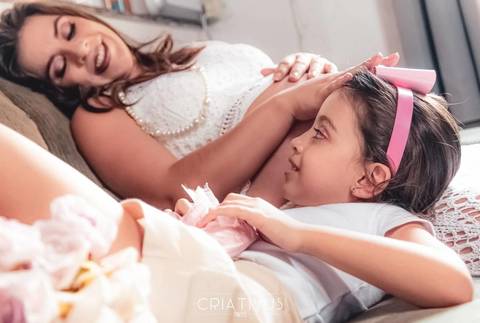 Inspiração e ideias criativas para ensaio fotográfico de gestante em casa'