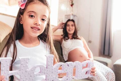 Inspiração e ideias criativas para ensaio fotográfico de gestante em casa'