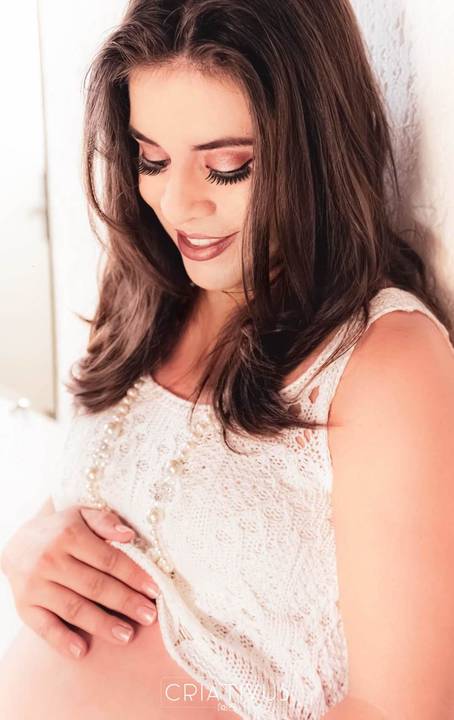 Inspiração e ideias criativas para ensaio fotográfico de gestante em casa'