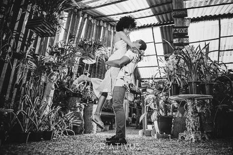 Inspiração e ideias criativas  ensaio fotográfico pré casamento de casal no Orquidário Maylasky'