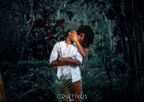 Inspiração e ideias criativas  ensaio fotográfico pré casamento de casal no Orquidário Maylasky'