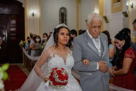 Inspiração e ideias criativas de fotos fotográfico de casamento entrada da noiva na Capela Educandário Santa Terezinha'