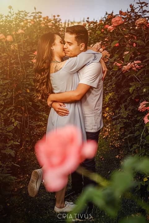 Inspiração e ideias criativas  ensaio fotográfico pré casamento de casal Holambra'