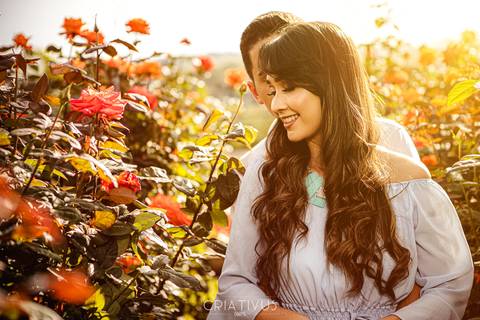 Inspiração e ideias criativas  ensaio fotográfico pré casamento de casal Holambra'