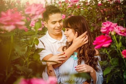 Inspiração e ideias criativas  ensaio fotográfico pré casamento de casal Holambra'