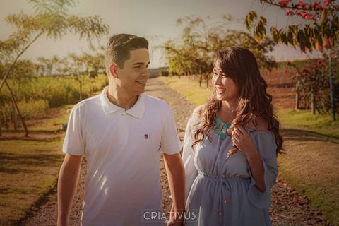 Inspiração e ideias criativas  ensaio fotográfico pré casamento de casal Holambra'