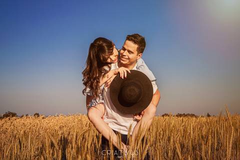 Inspiração e ideias criativas  ensaio fotográfico pré casamento de casal Holambra'