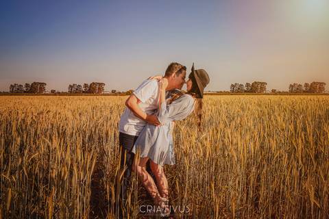 Inspiração e ideias criativas  ensaio fotográfico pré casamento de casal Holambra'