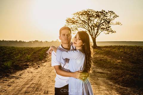 Inspiração e ideias criativas  ensaio fotográfico pré casamento de casal Holambra'