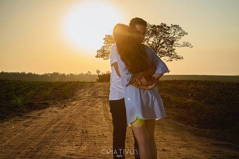Inspiração e ideias criativas  ensaio fotográfico pré casamento de casal Holambra'