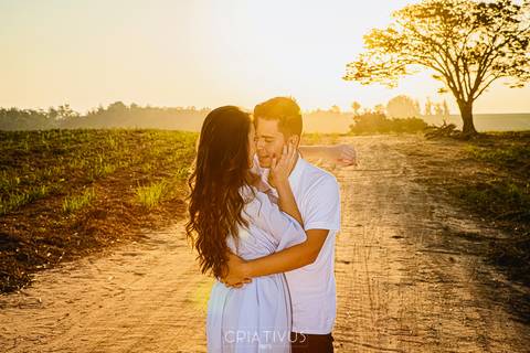 Inspiração e ideias criativas  ensaio fotográfico pré casamento de casal Holambra'